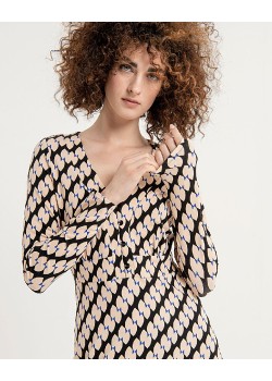 VESTIDO CORTO, ESCOTE  V Y BOTONES EN PECHO. 2