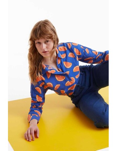 CAMISA FLUIDA ESTAMPADO DE PÓMELOS.