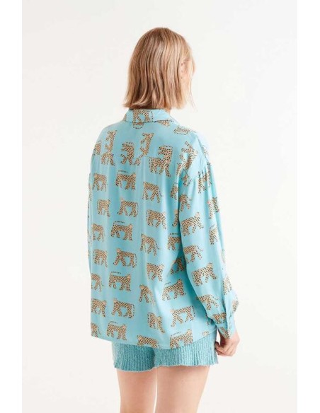 CAMISA FLUIDA ESTAMPADO JAGUAR.