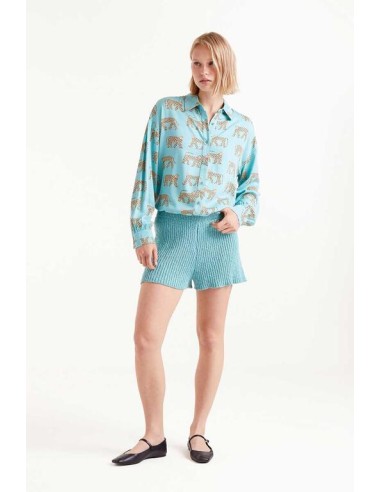 CAMISA FLUIDA ESTAMPADO JAGUAR.