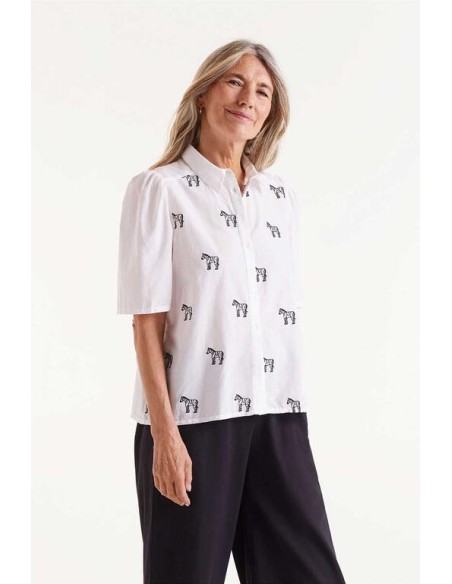 CAMISA MANGA CORTA,ESTAMPADO SAFARI.