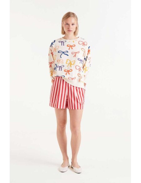 SUDADERA ESTAMPADO DE LAZOS.