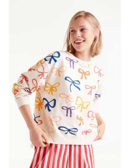 SUDADERA ESTAMPADO DE LAZOS.