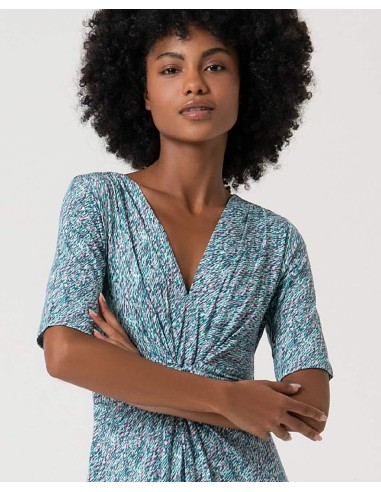 VESTIDO CON DETALLE NUDO EN CINTURILLA.