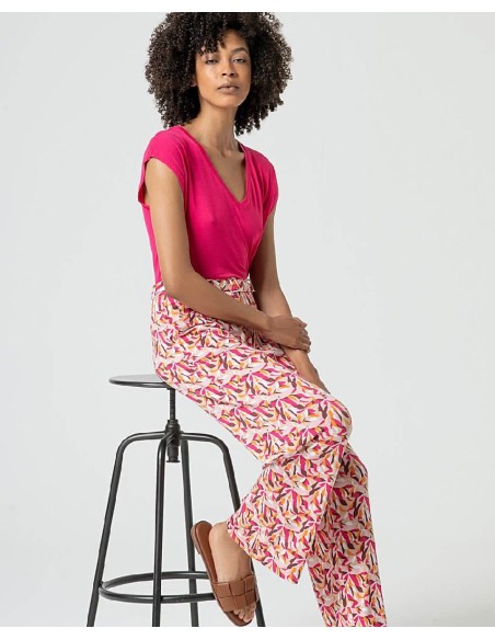 CAMISETA SIN MANGAS,ESCOTE PICO.