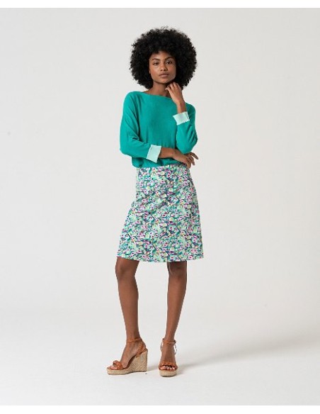 FALDA CORTA CON VUELO.