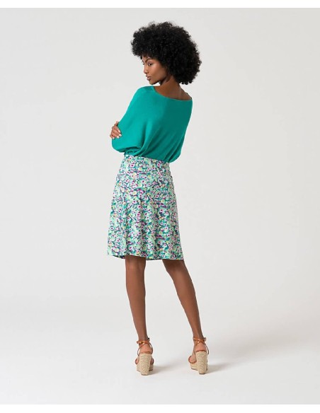 FALDA CORTA CON VUELO.