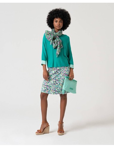 FALDA CORTA CON VUELO.