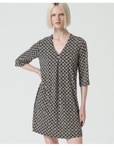 VESTIDO ESCOTE PICO,MANGA ACAMPANADA.