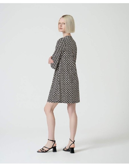 VESTIDO ESCOTE PICO,MANGA ACAMPANADA.