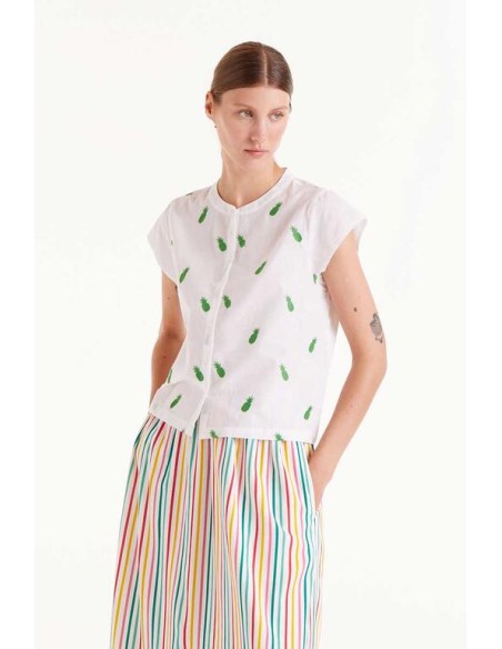 CAMISA CON ESTAMPADO PIÑAS,CUELLO MAO,M/CORTA.