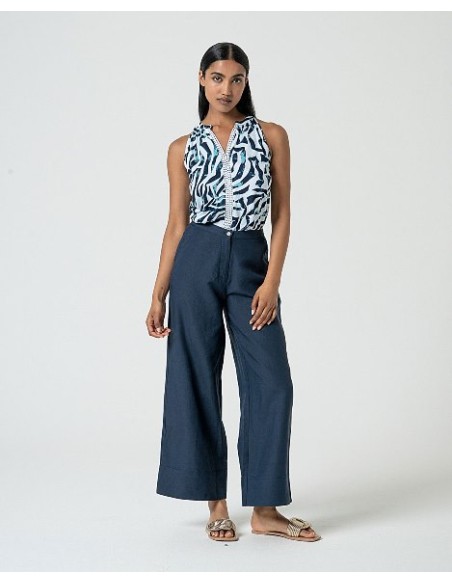 PANTALÓN CON BOLSILLO ITALIANO.