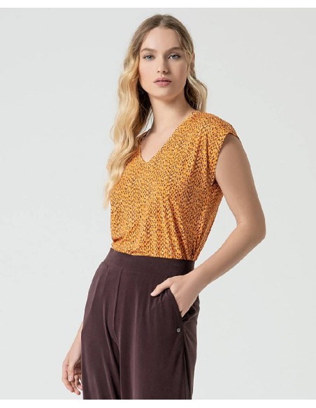 PANTALÓN LARGO RECTO.