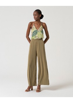 PANTALÓN LARGO RECTO.