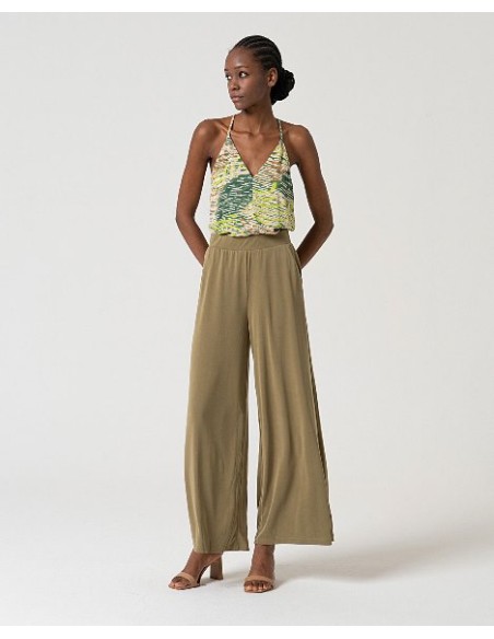 PANTALÓN LARGO RECTO.