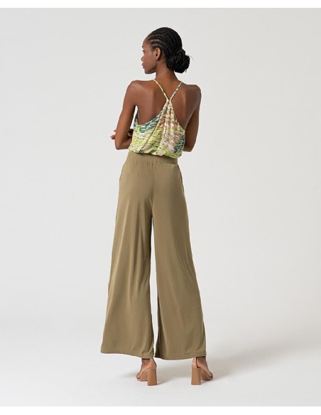 PANTALÓN LARGO RECTO.