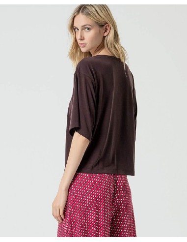 CAMISETA ESCOTE PICO ,MANGA AMPLIA CAÍDA.