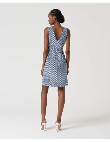 VESTIDO CORTO,ESCOTE CRUZADO Y FRUNCE EN CINTURA.