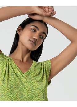 CAMISETA CON ESCOTE EN V. 2