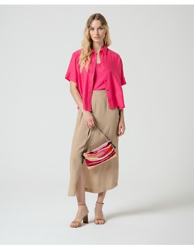 FALDA CON CINTURILLA CON CORDÓN AJUSTABLE.