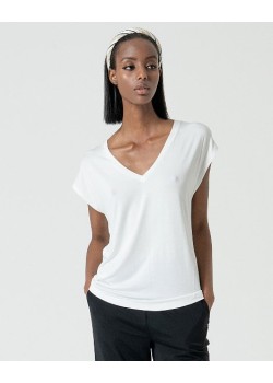 CAMISETA SIN MANGAS, ESCOTE PICO.