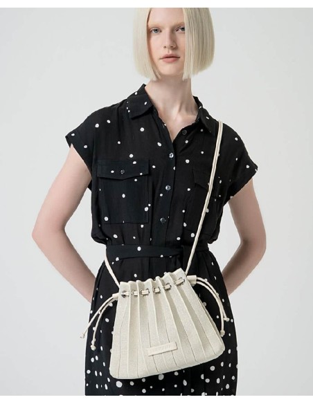 BOLSO PLISADO CON ASA MULTIPOSICIÓN.