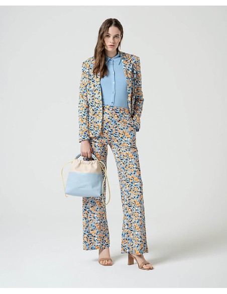 BOLSO FRUNCIDO BICOLOR CON ASA MULTIPOSICIÓN.