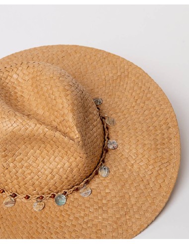 SOMBRERO EFECTO RAFIA CON DETALLE DE MONEDAS.