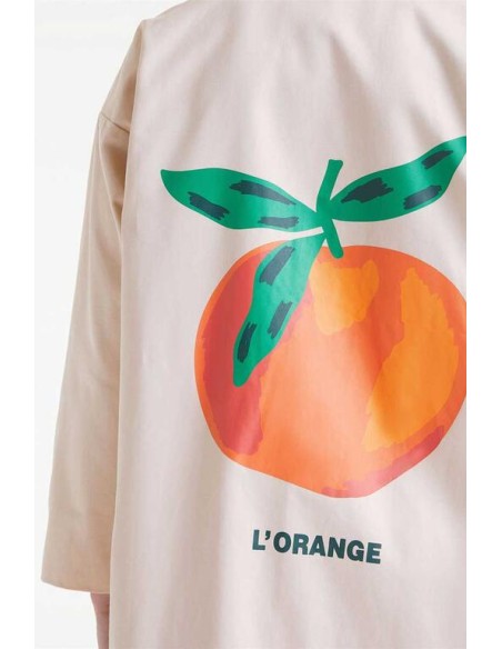 GABARDINA CON ESTAMPADO DE NARANJA.