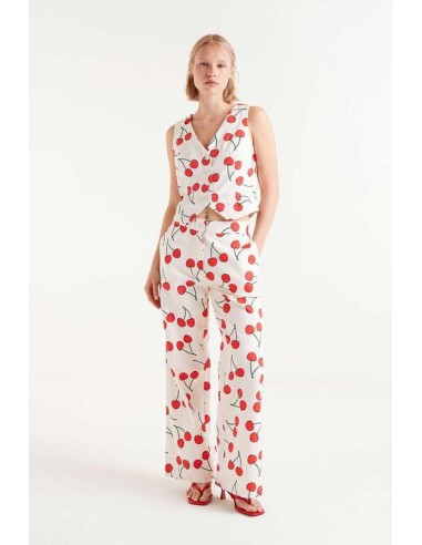 CHALECO CON ESTAMPADO DE CEREZAS.