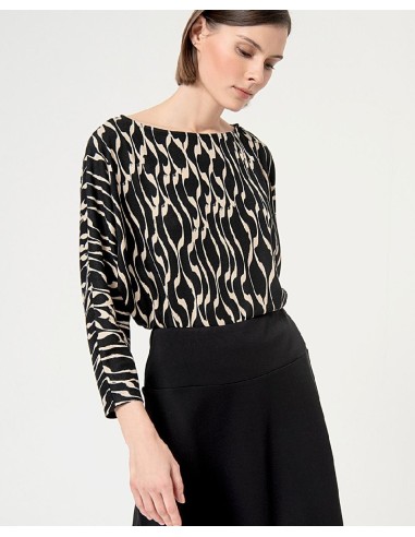 FALDA CORTA CON VUELO,PUNTO ROMA.