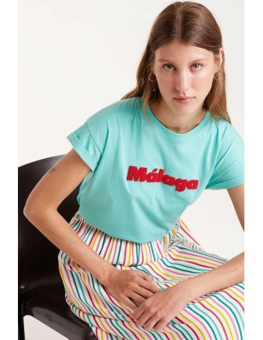 FALDA MIDI CON ESTAMPADO DE RAYAS DE COLORES Y CINTURA ELÁSTICA.