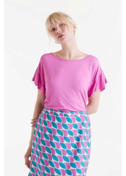 CAMISETA CON CUELLO REDONDO Y MANGA CORTA CON VOLANTES.