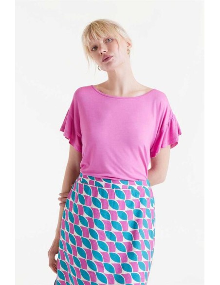 CAMISETA CON CUELLO REDONDO Y MANGA CORTA CON VOLANTES.