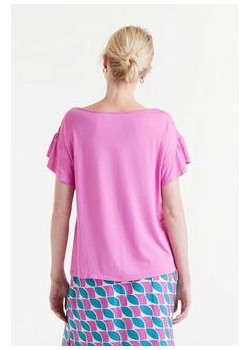 CAMISETA CON CUELLO REDONDO Y MANGA CORTA CON VOLANTES. 2