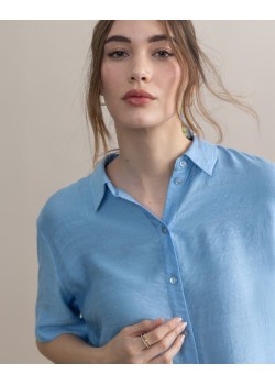 CAMISA CORTA SATINADA LISA.