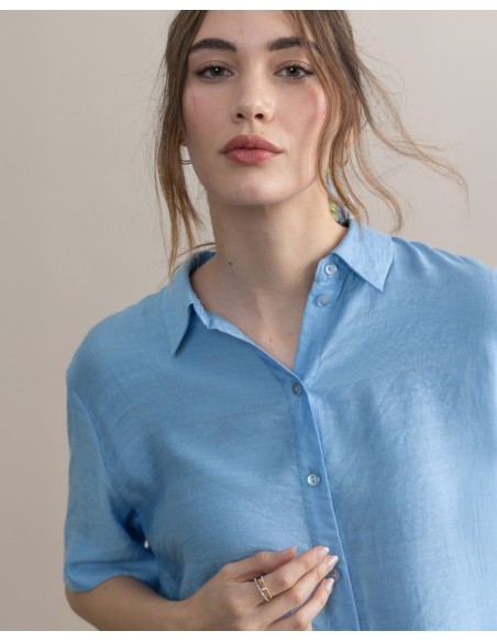 CAMISA CORTA SATINADA LISA.