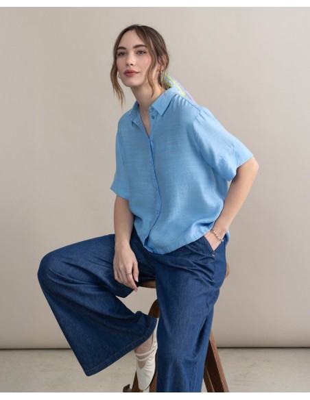 CAMISA CORTA SATINADA LISA.