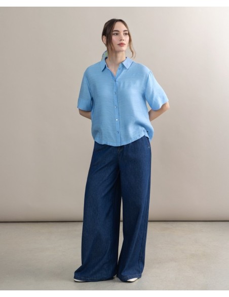 CAMISA CORTA SATINADA LISA.