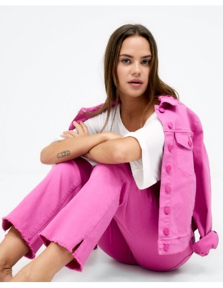 PANTALÓN TIPO DENIM.