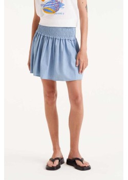 FALDA CORTA EFECTO DENIM.