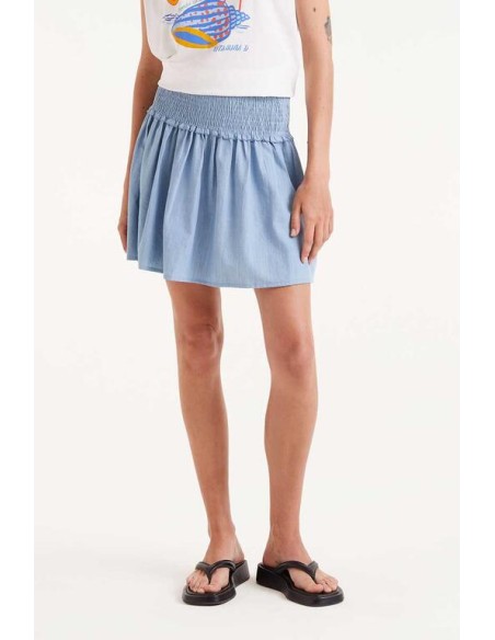 FALDA CORTA EFECTO DENIM.