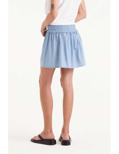 FALDA CORTA EFECTO DENIM.