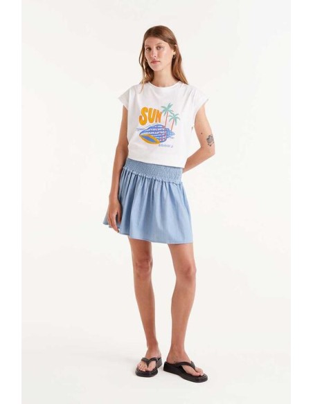 FALDA CORTA EFECTO DENIM.