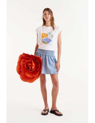 FALDA CORTA EFECTO DENIM.