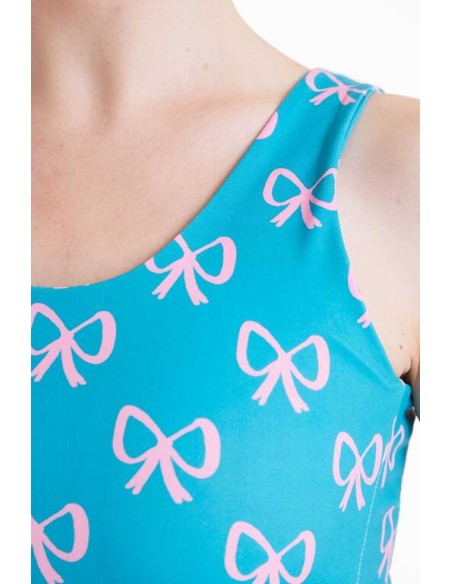 TOP DEPORTIVO ESTAMPADO  DE LAZOS.