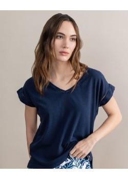 CAMISETA CON CUELLO EN V. 2