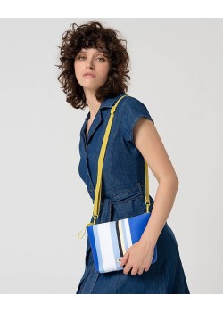 BOLSO ESTAMPADO CON ASA REGULABLE.