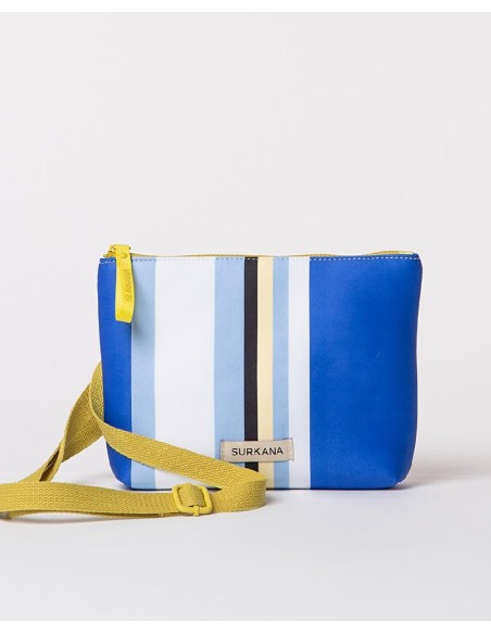 BOLSO ESTAMPADO CON ASA REGULABLE.