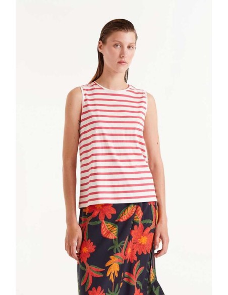 CAMISETA ESTAMPADO DE RAYAS ROJAS.
